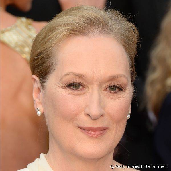 Sempre elegante, a atriz Meryl Streep compareceu a premiação com maquiagem simples e bem leve: pele perfeita, blush discreto e algumas camadas de máscara nos cílios.